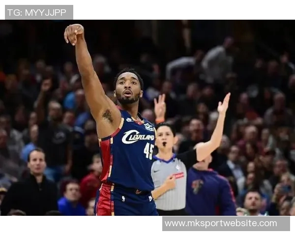 米切尔尽管23投11中仍砍下32分但球队未能逆转失利令人遗憾